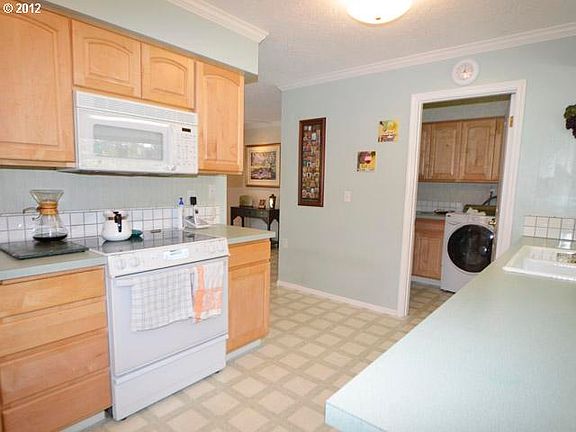 5th image of 9605 SW Hillview Ct