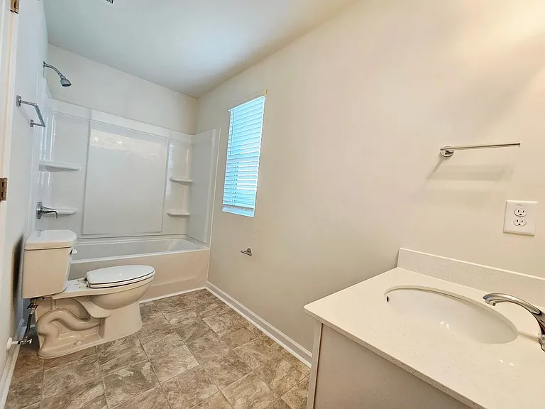 349 Wicklow Ln — Photo 11