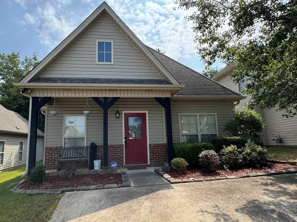 132 Cattail Ln, Calera, AL 35040