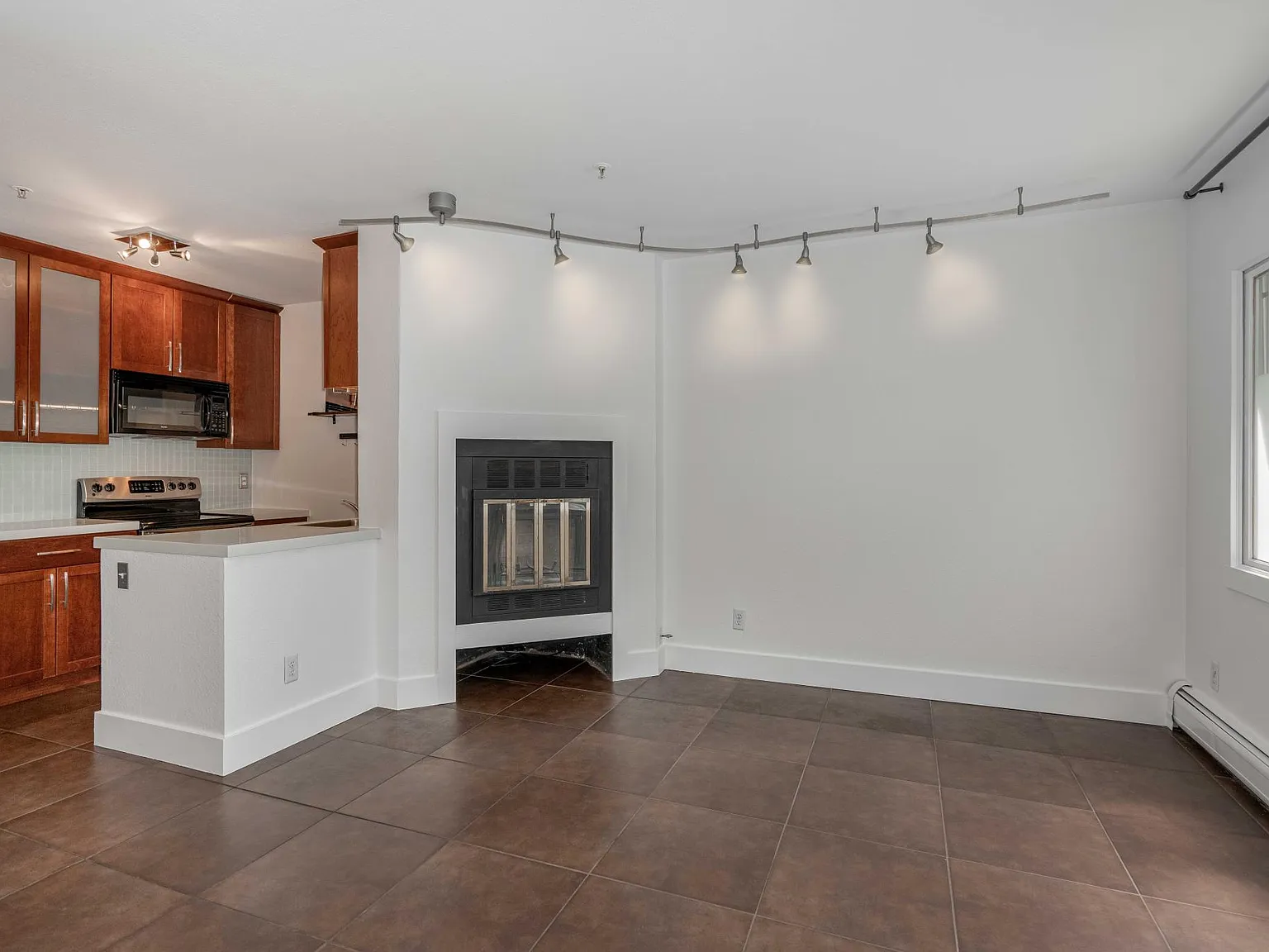 1 bed, 650 sqft, $2,400 — Photo 3