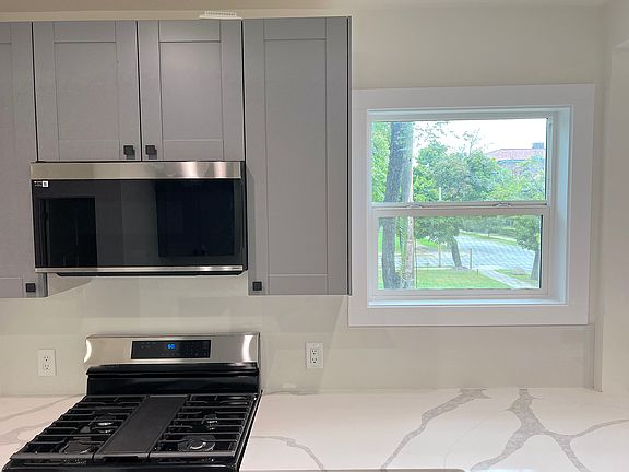 5th image of 3783 Maxwell St