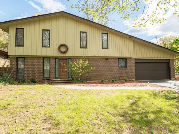 4831 Alpine Park Dr, Rockford, IL 61108