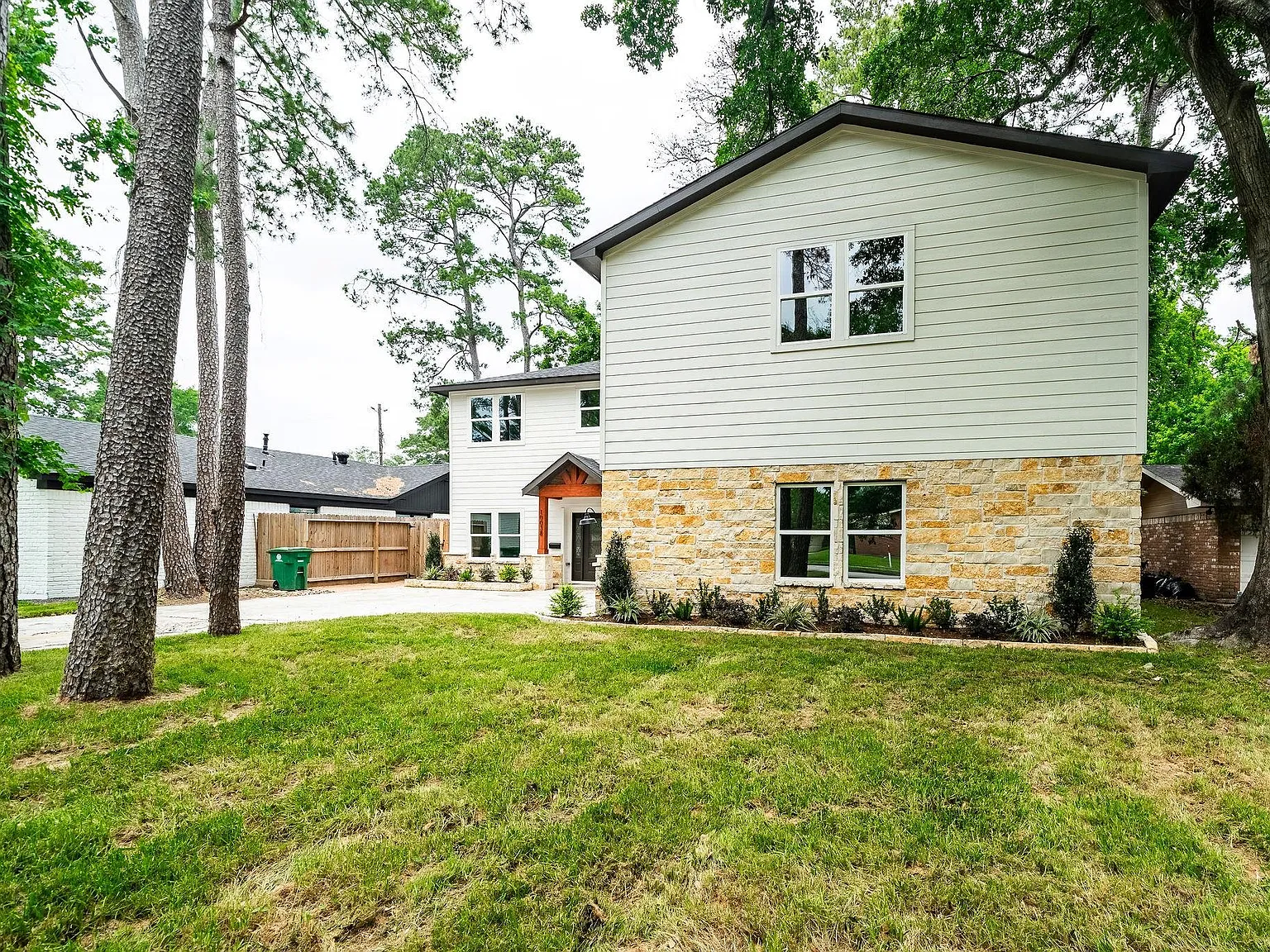 5 bed, 3.5 bath, 3344 sqft, $3,800 — Photo 3