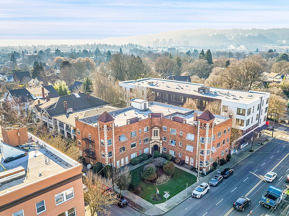 3rd image of 2052 SE Hawthorne Blvd #142-307