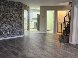 100 Sandpiper Ln, New Windsor, NY 12553