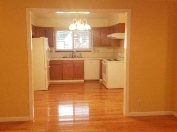 5th image of 2221 Homewood Dr