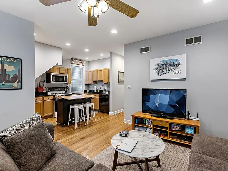 1222 W Fletcher St #1F — Photo 5