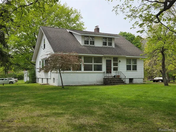 403 East Rd, Holly, MI 48442