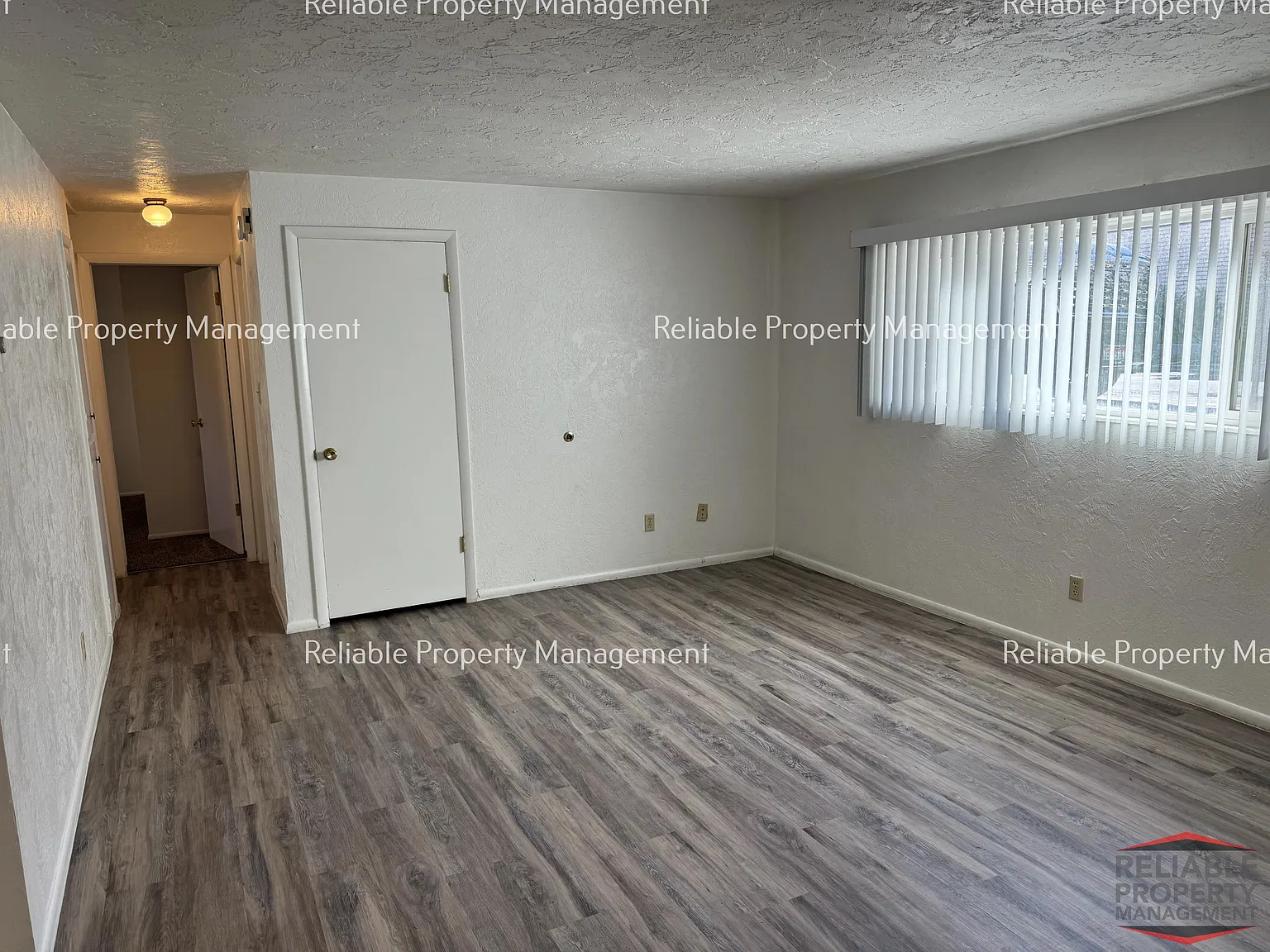 2 bed, $995 — Photo 2
