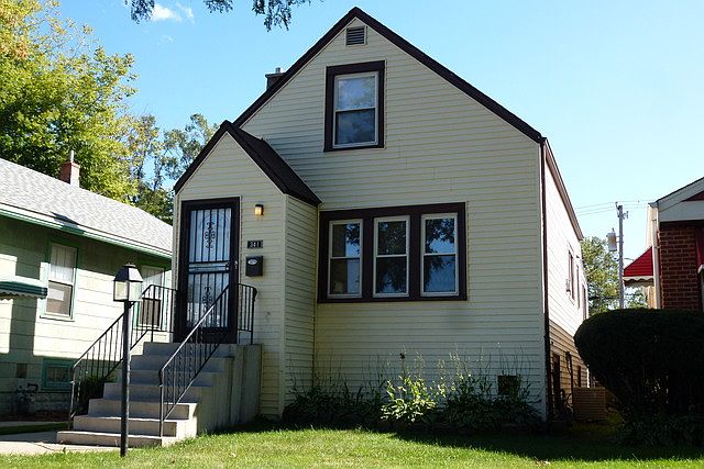 1st image of 341 S 24th Ave