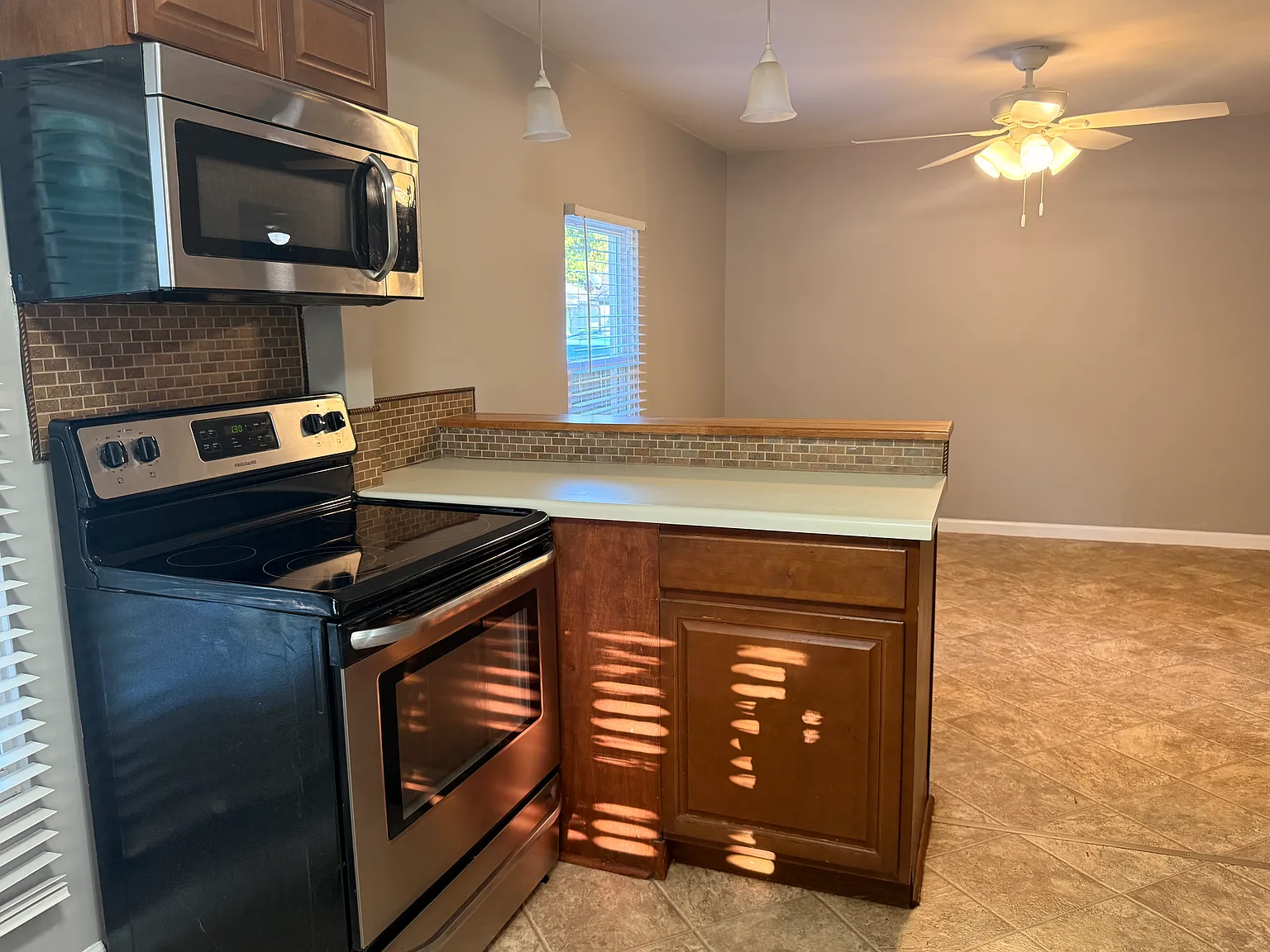2 bed, 1064 sqft, $1,400 — Photo 1