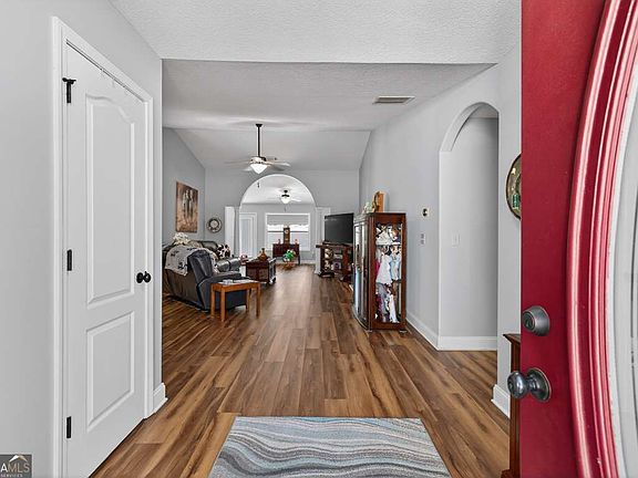 5th image of 1411 Silvergate Way