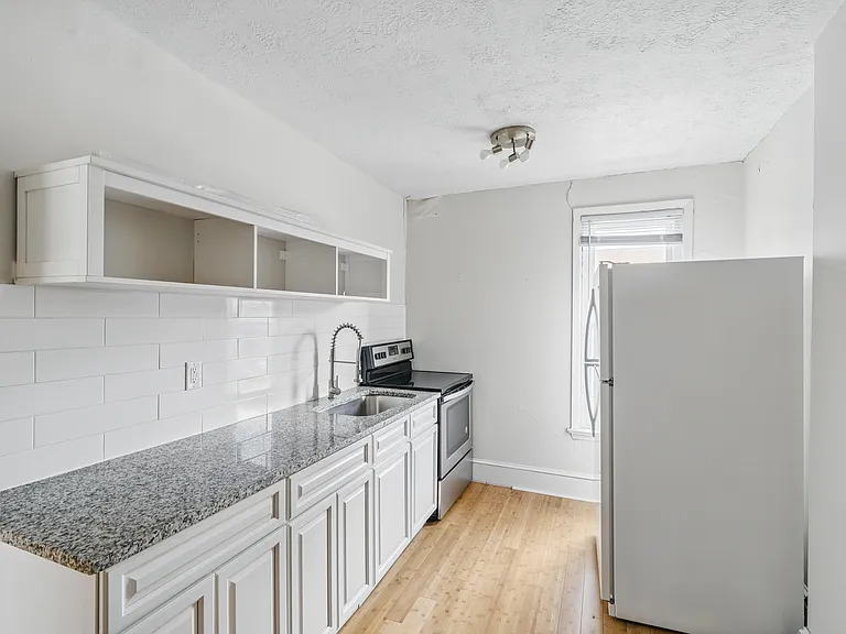 24 Buttles Ave — Photo 11