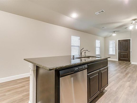 4th image of 1413 Warringwood Dr