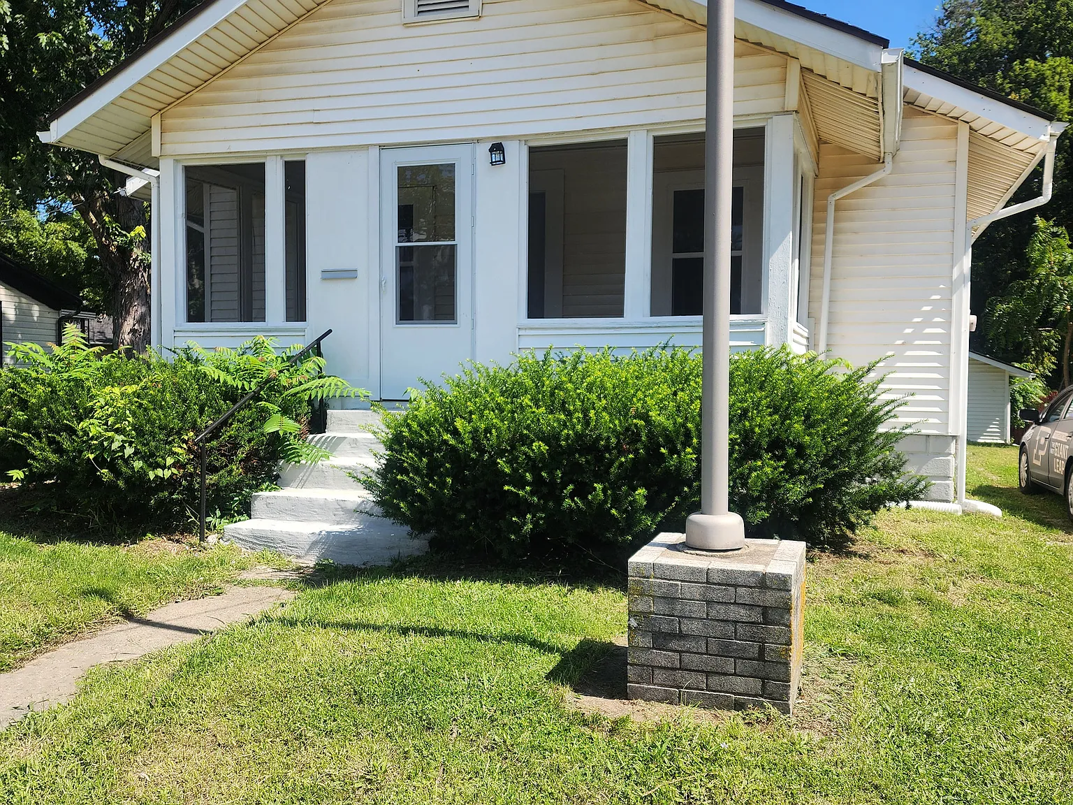 2 bed, 1872 sqft, $1,100 — Photo 2