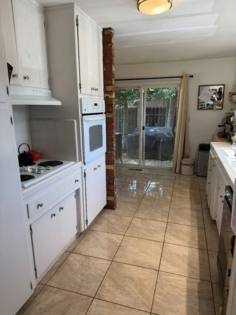 Spacious & Updated Home in a Desirable Woodland Location! — Photo 4