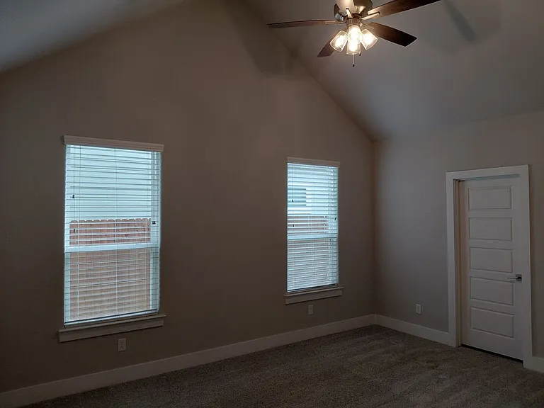 648 The Cottages Dr — Photo 5