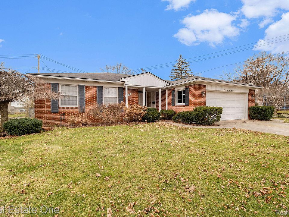 1st image of 41465 Crestwood Dr