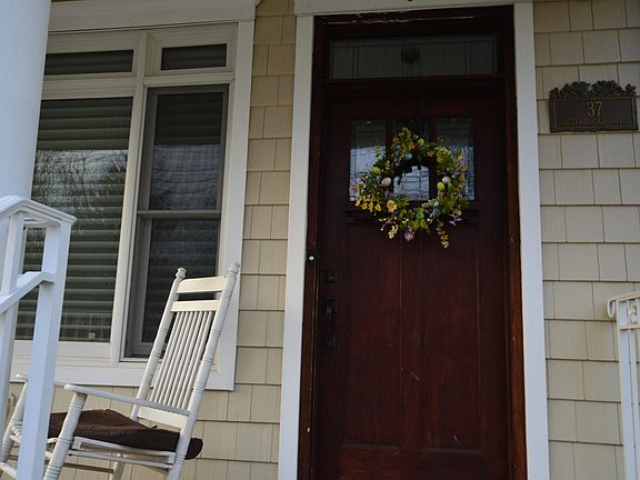 4th image of 37 Outerbridge Ave
