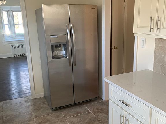 3rd image of 10 Latimer Ct