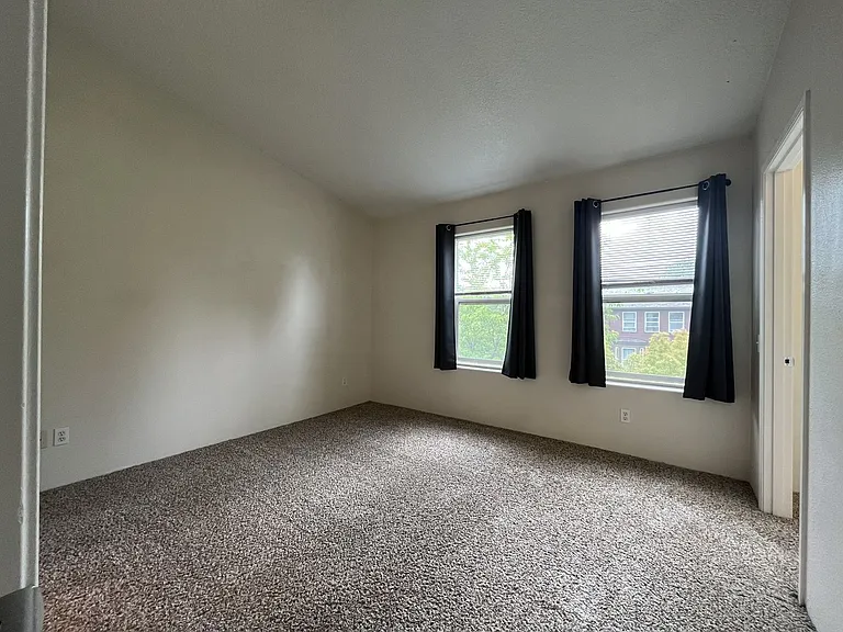 149 NE 75th Ave — Photo 24
