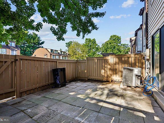 5th image of 9846 Brookridge Ct