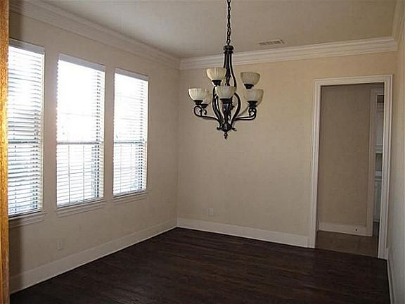 4th image of 7108 Twin Knoll Ln