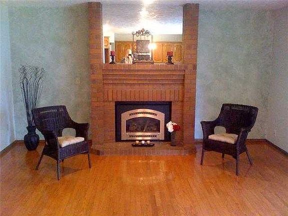3rd image of 120 W Woodway Ave