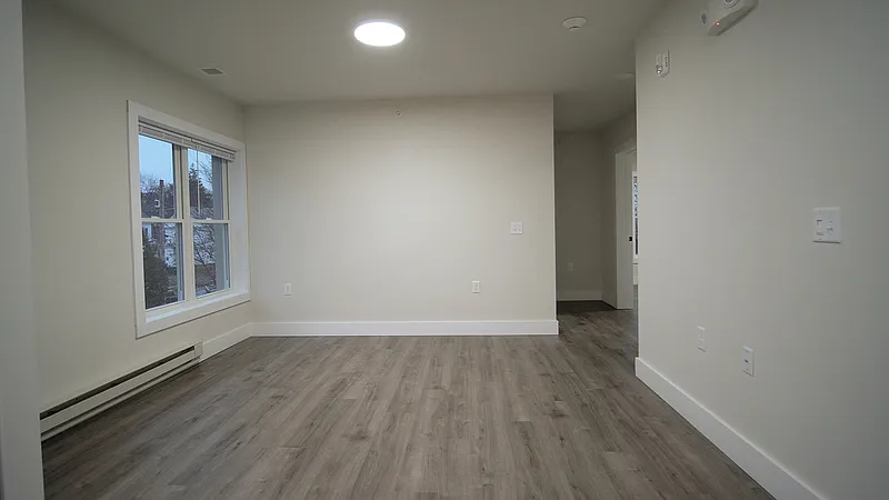 4 bed, 2.0 bath, $4,680 — Photo 3