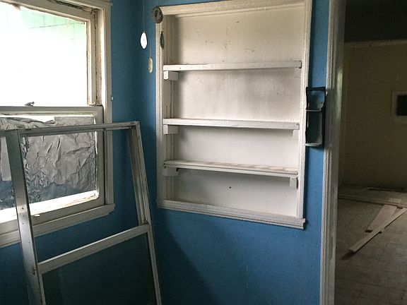 4th image of 1636 Davidson St
