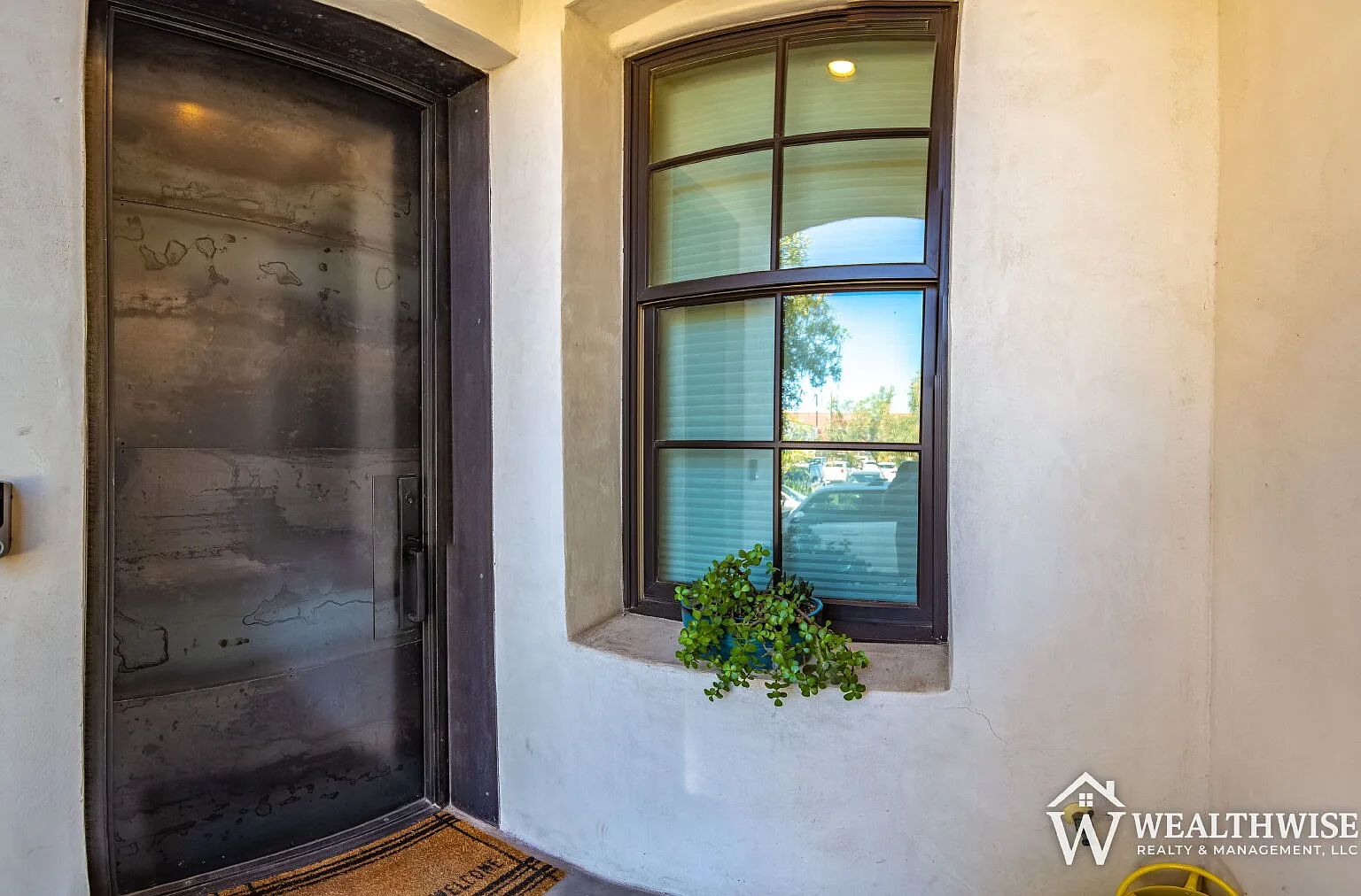 3 bed, 3.0 bath, 2430 sqft, $5,300 — Photo 2