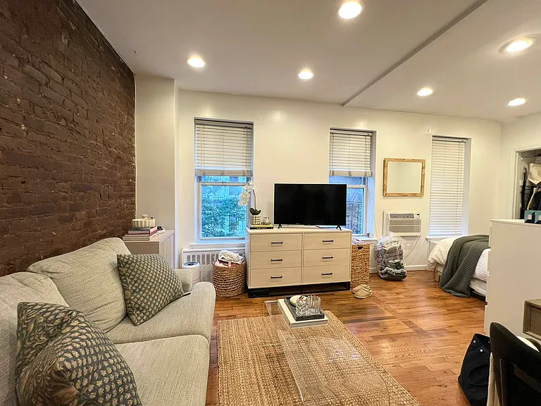 206 E 81st St #3D — Photo 2