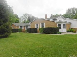 743 W Hamlin Rd, Rochester Hills, MI 48307