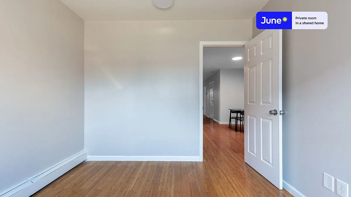 Full bedroom in 4 bed/2 bath home in Flatbush #1646 B — Photo 3