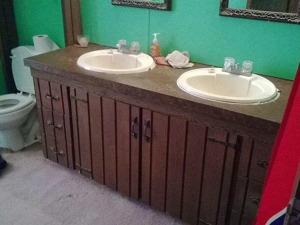 His and hers sink area