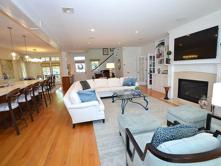 135 E Ave — Photo 7