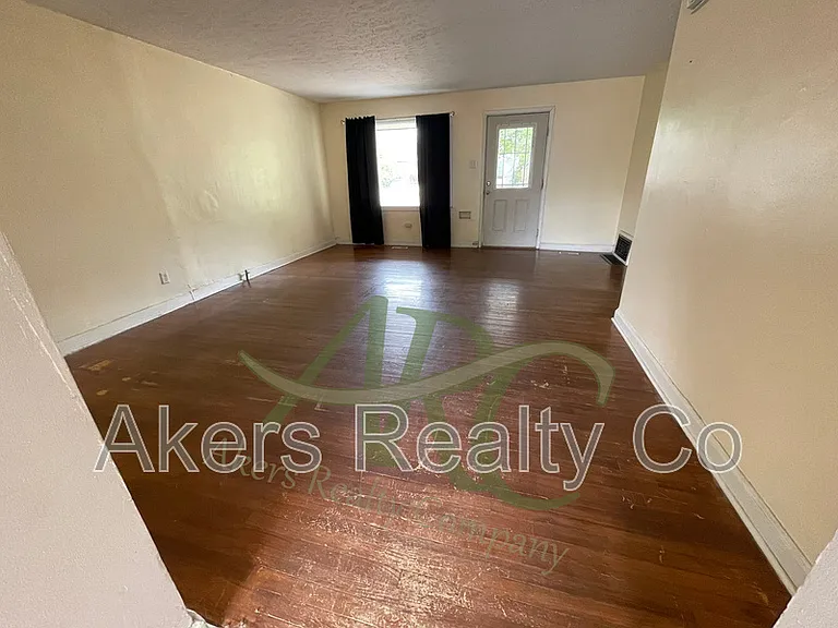 2210 Court St — Photo 9