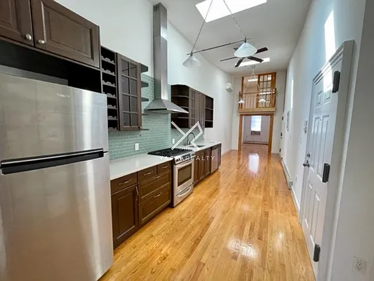 Rented by Yaffa Realty LLC | media 10