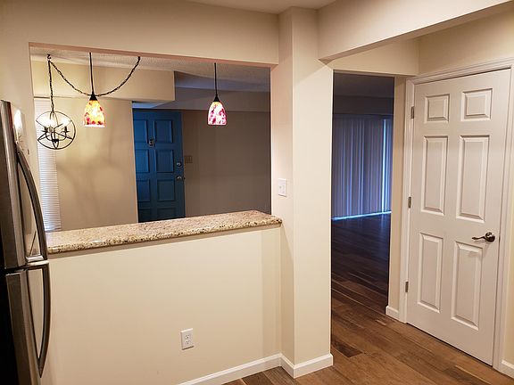 kitchen breakfast bar