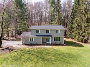5219 Pine Hill Cir, Howell, MI 48843