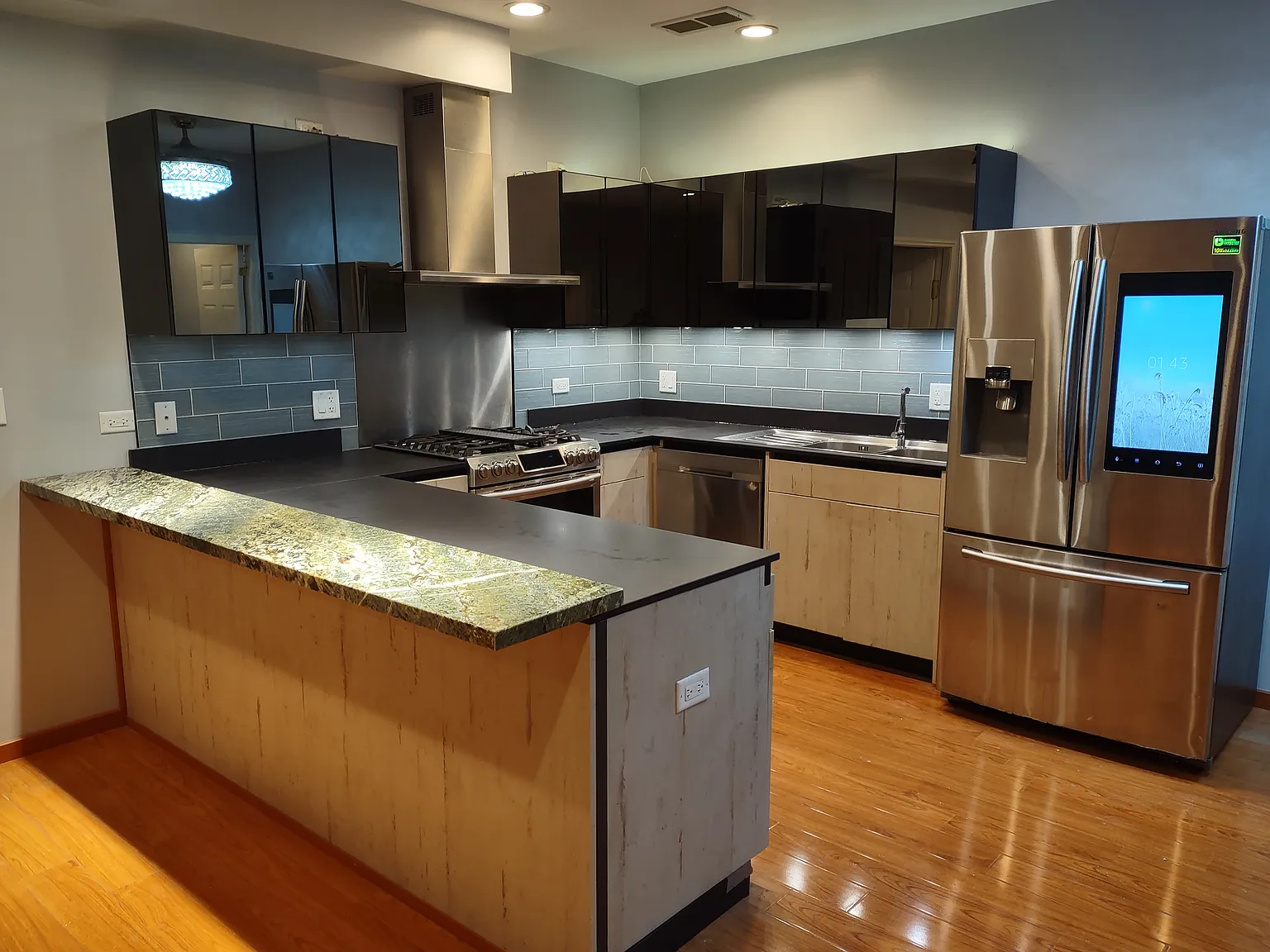 2 bed, 1200 sqft, $2,500 — Photo 3