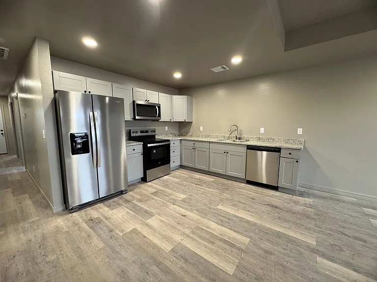 1120 Caprock St — Photo 4
