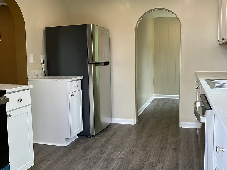 332 Locust Ave #A — Photo 6