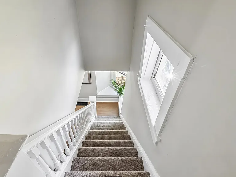 133 E North St — Photo 21