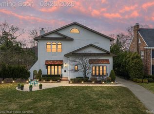 1247 Buckingham Rd, Grosse Pointe Park, MI 48230