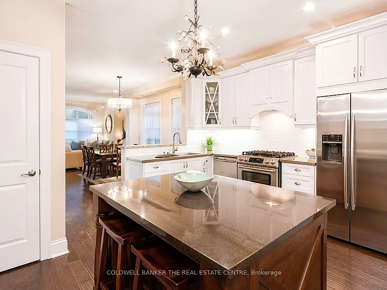 10 Powseland Cres — Photo 4