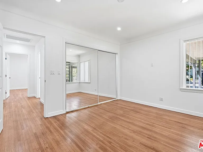 2938 Kansas Ave — Photo 20