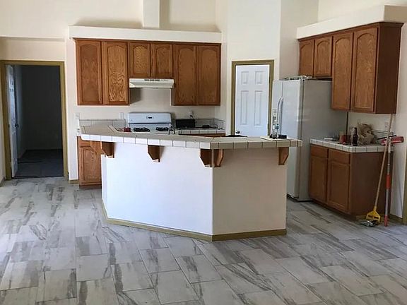 3rd image of 9878 Balsam Ave
