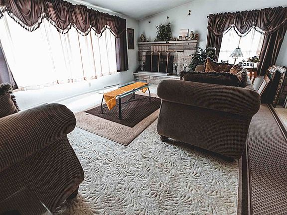 5th image of 2809 Calumet Ave
