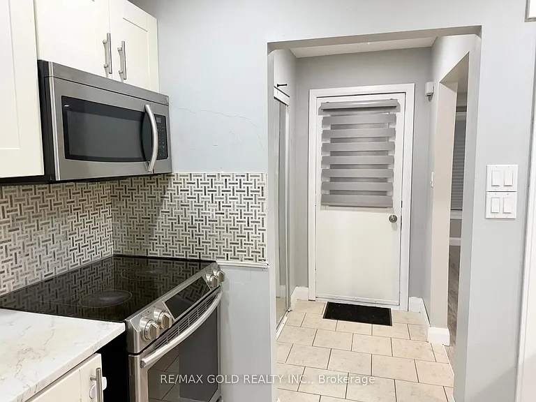 156 Mooregate Cres #UPPER — Photo 5